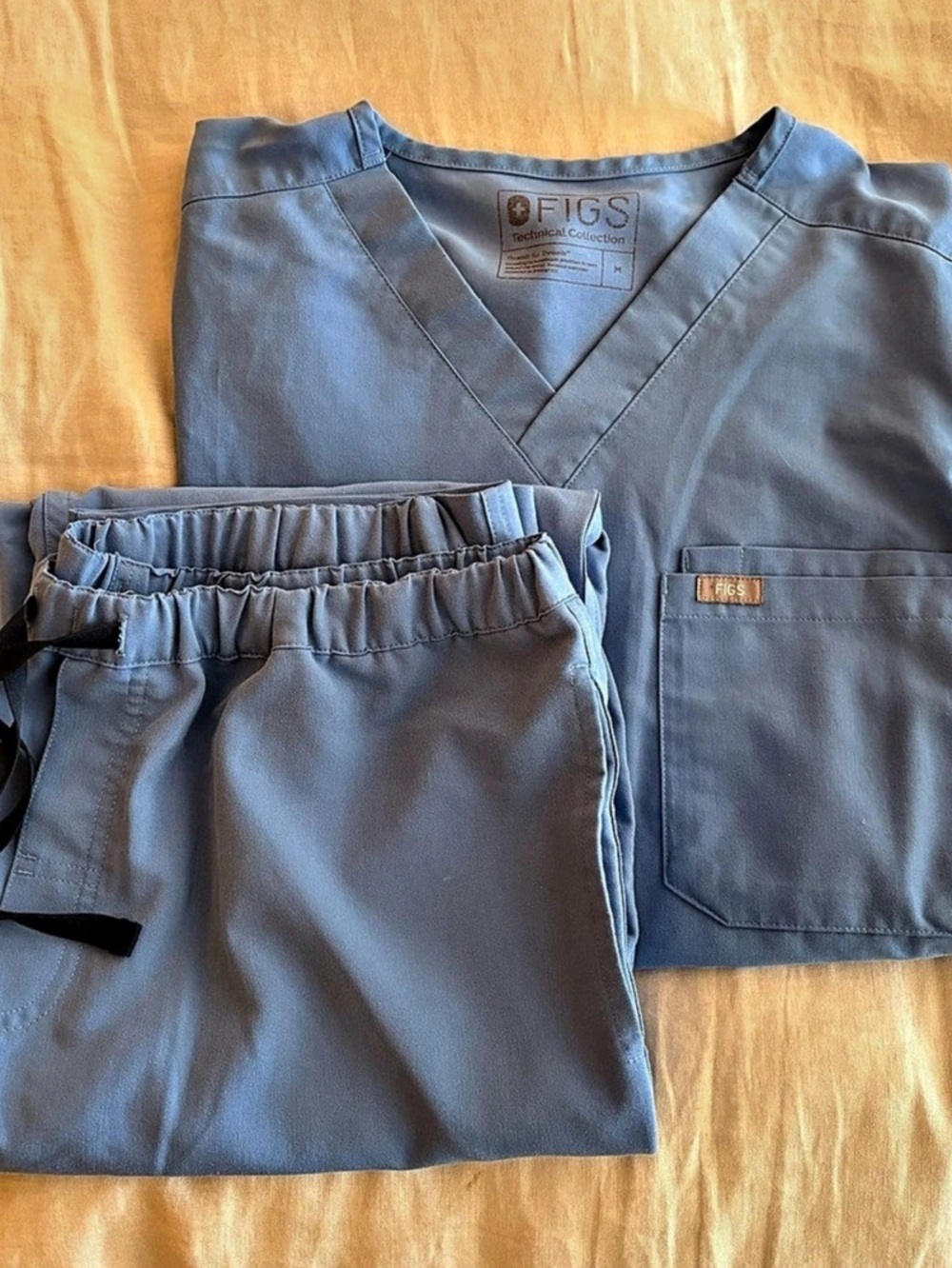 FIGS Scrubs Set Casma Pro Top & Zamora Classic Pants Blue